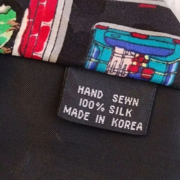 VTG 90s Nicole Miller Christmas In The City Print Hand Sewn Silk Neck Tie - Picture 13 of 14